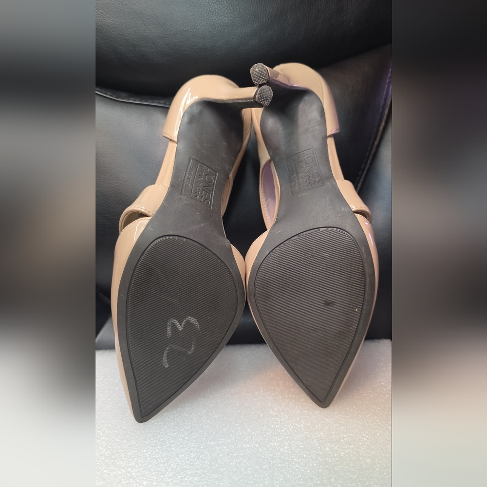 Jones New York Women's Nude Patent Heels - Picture 7 of 7